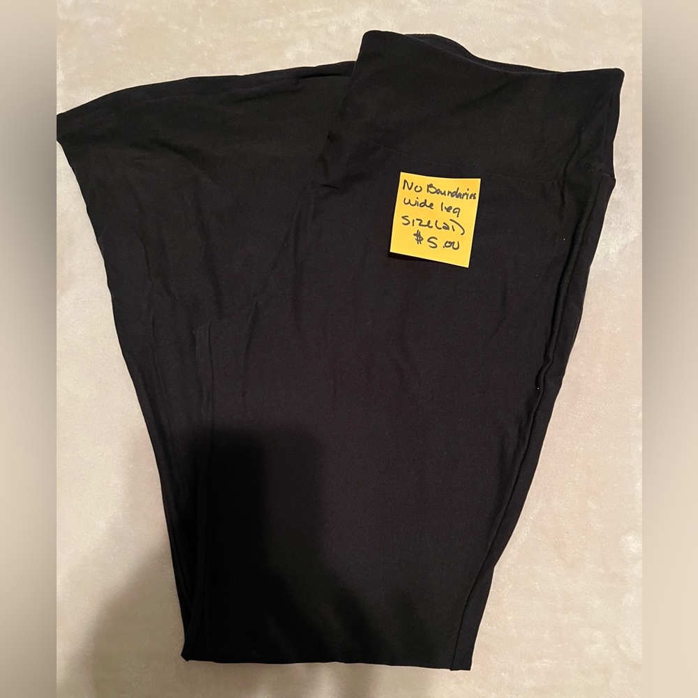 No Boundaries Wide leg stretch pants